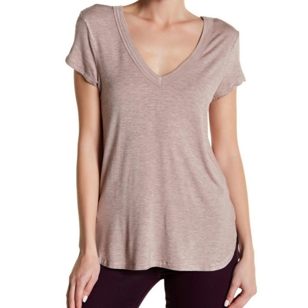 H BY BORDEAUX Blush Deep V Tee